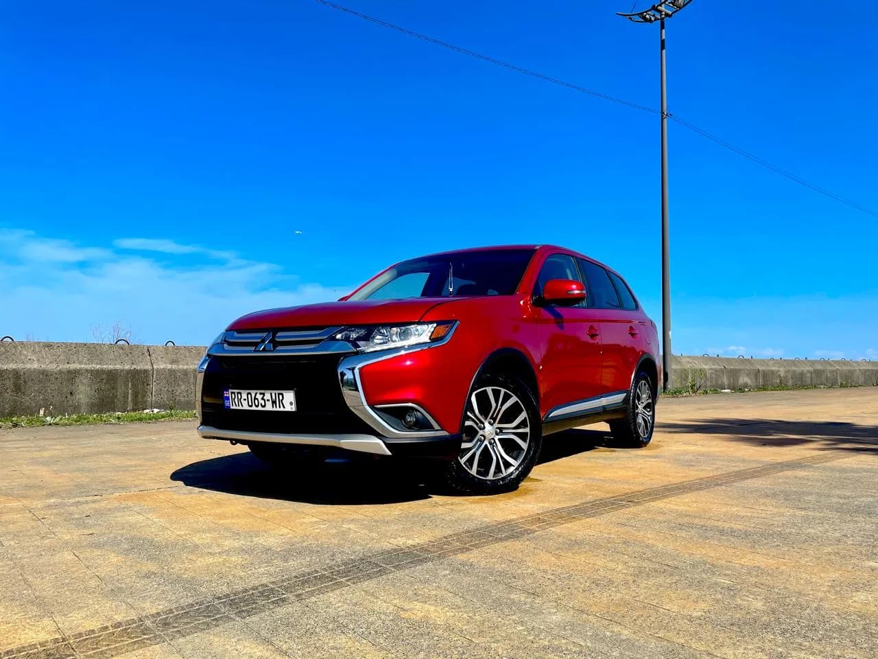 Rent MITSUBISHI OUTLANDER (7 SEATER SUV)