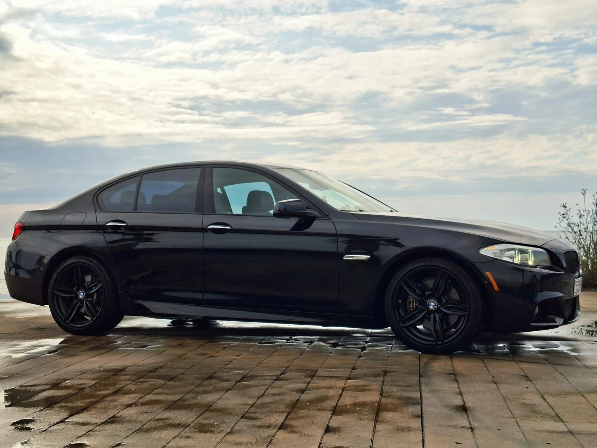 Rent BMW 535I