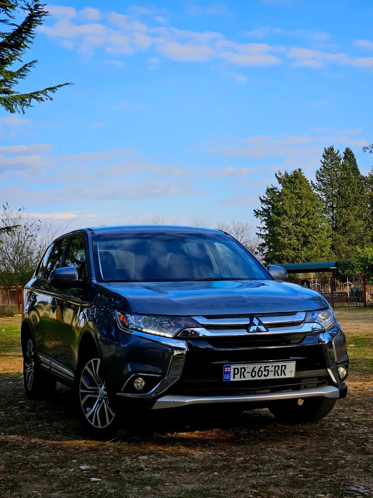 Rent MITSUBISHI OUTLANDER