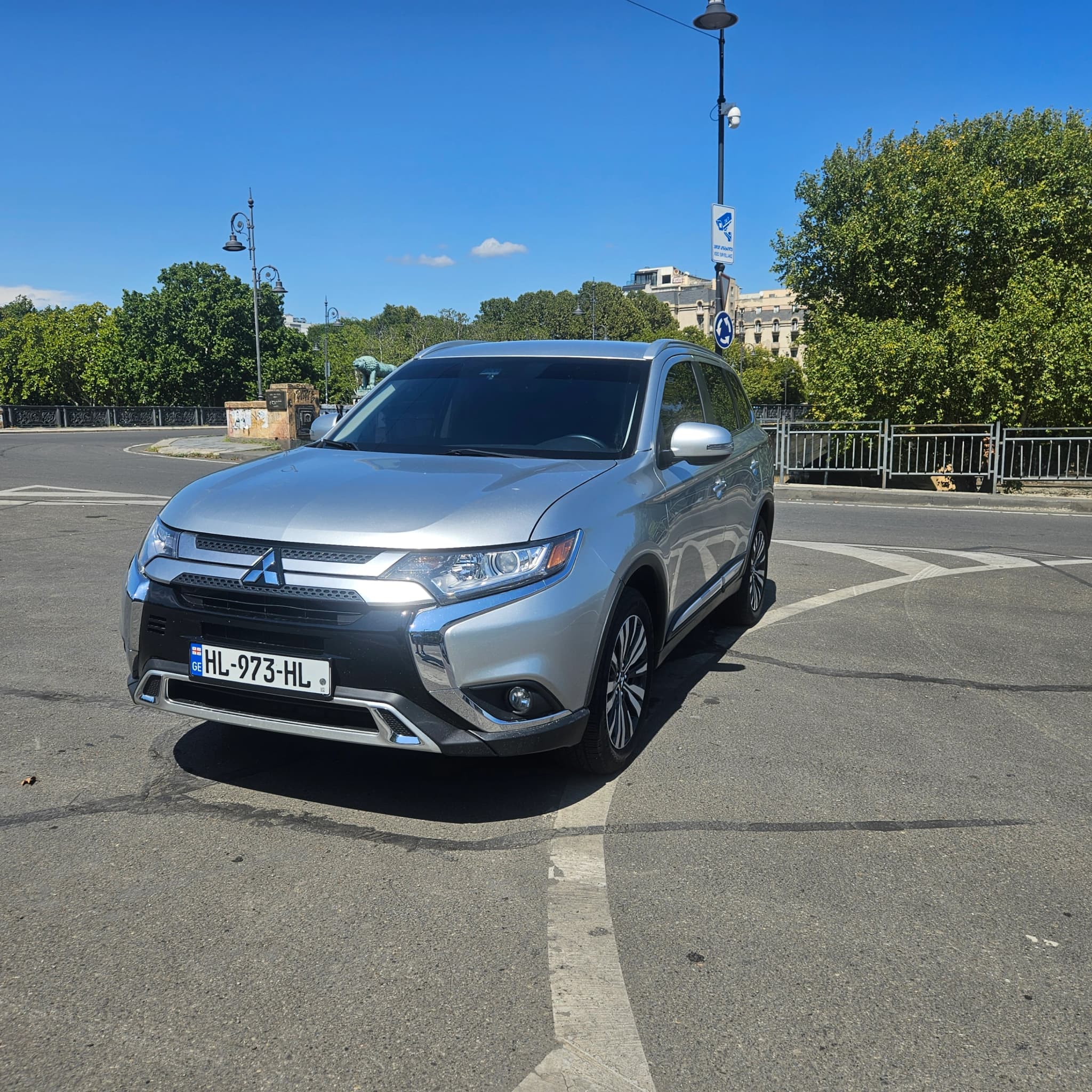 Rent MITSUBISHI OUTLANDER