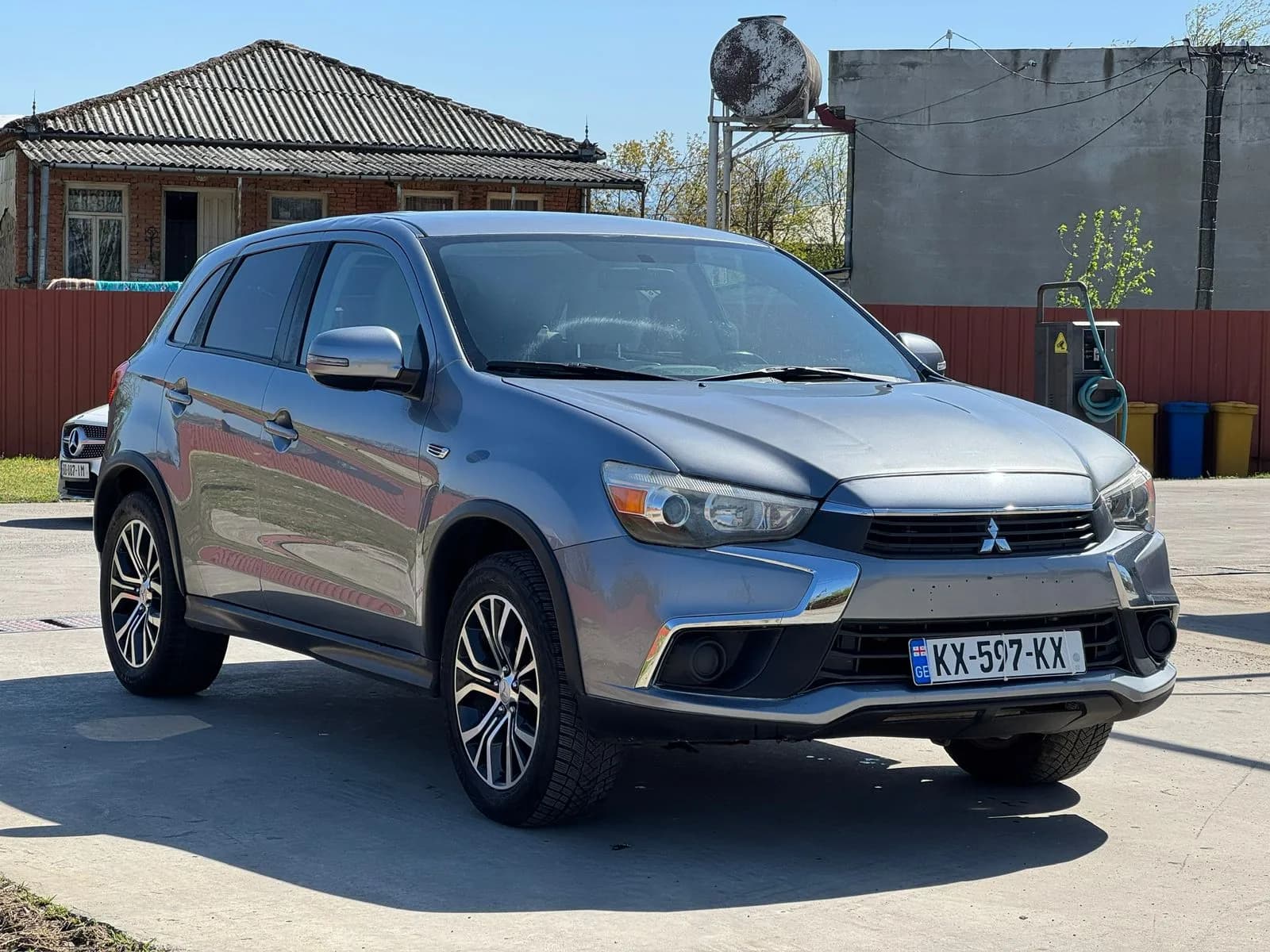 Rent MITSUBISHI OUTLANDER