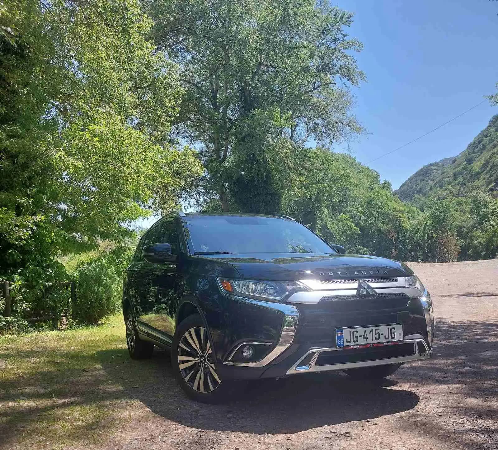 Rent MITSUBISHI OUTLANDER