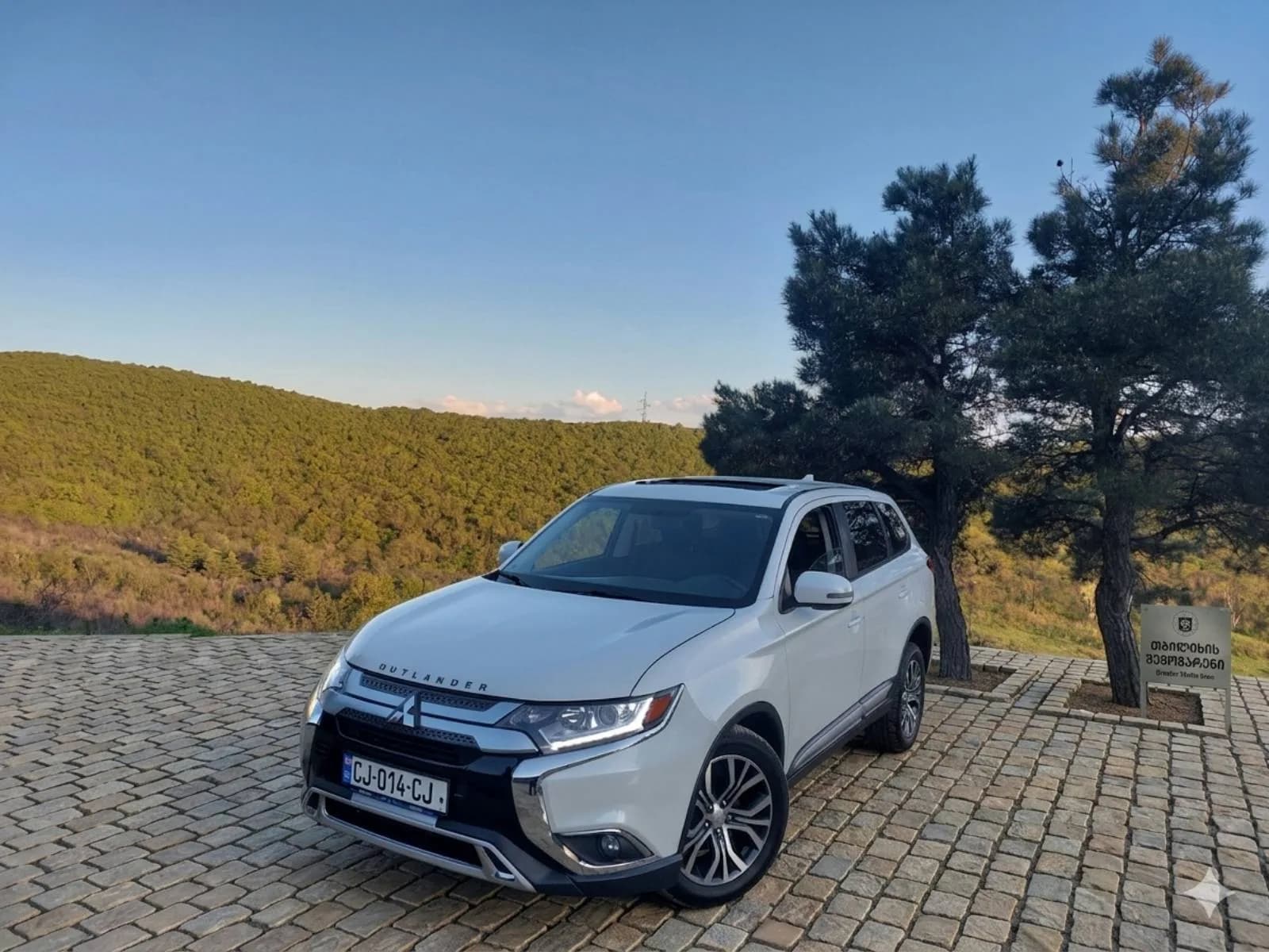 استأجر MITSUBISHI OUTLANDER